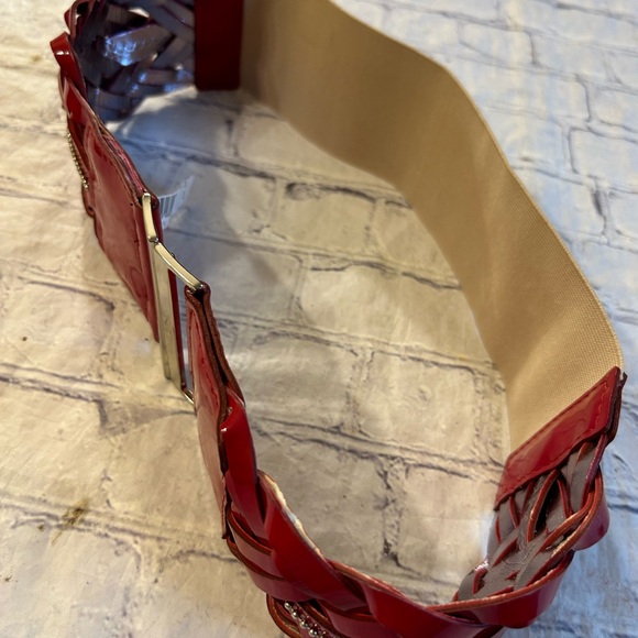 NINE WEST RED WIDE WOVEN STRETCH TAN COLOR HOOK FRONT WOMEN’S BELT SIZE M/L - Picture 8 of 10